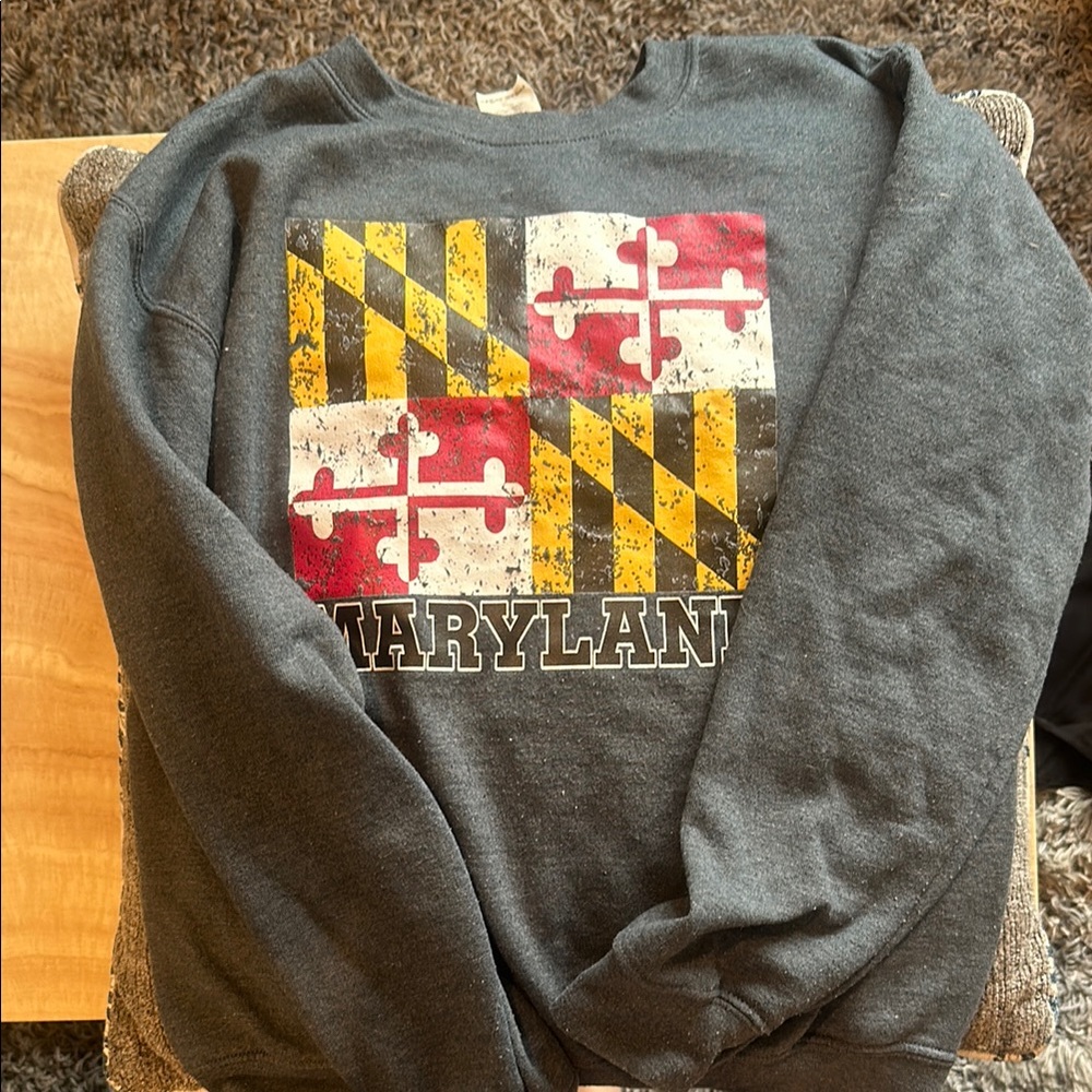 Gildan Gray Crewneck Sweater with Maryland Flag Design